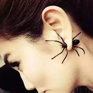 🎉 New Black Spider Crawling Earring